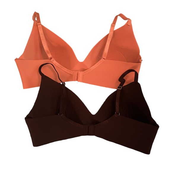 VINCE CAMUTO bra set. Size 36C. 82% nylon. 18% spandex. Very gently worn. - Picture 2 of 4